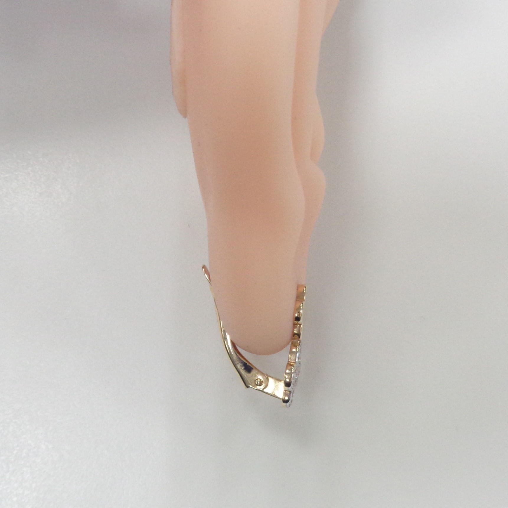 Золотые серьги 585 пробы; родий; вставки 34 Фианит бесцв.;